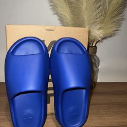 Brand New in Box Adidas Yeezy Slides Azure ID4133 Blue Mens Size 5