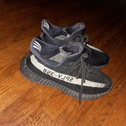 Yeezy Boost 350 V2 Black Core