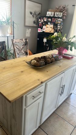 Island/ wooden refurbished chairs