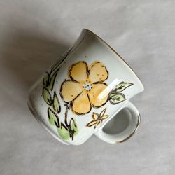 Vintage 10-oz Speckled Stoneware Yellow Flower Mug