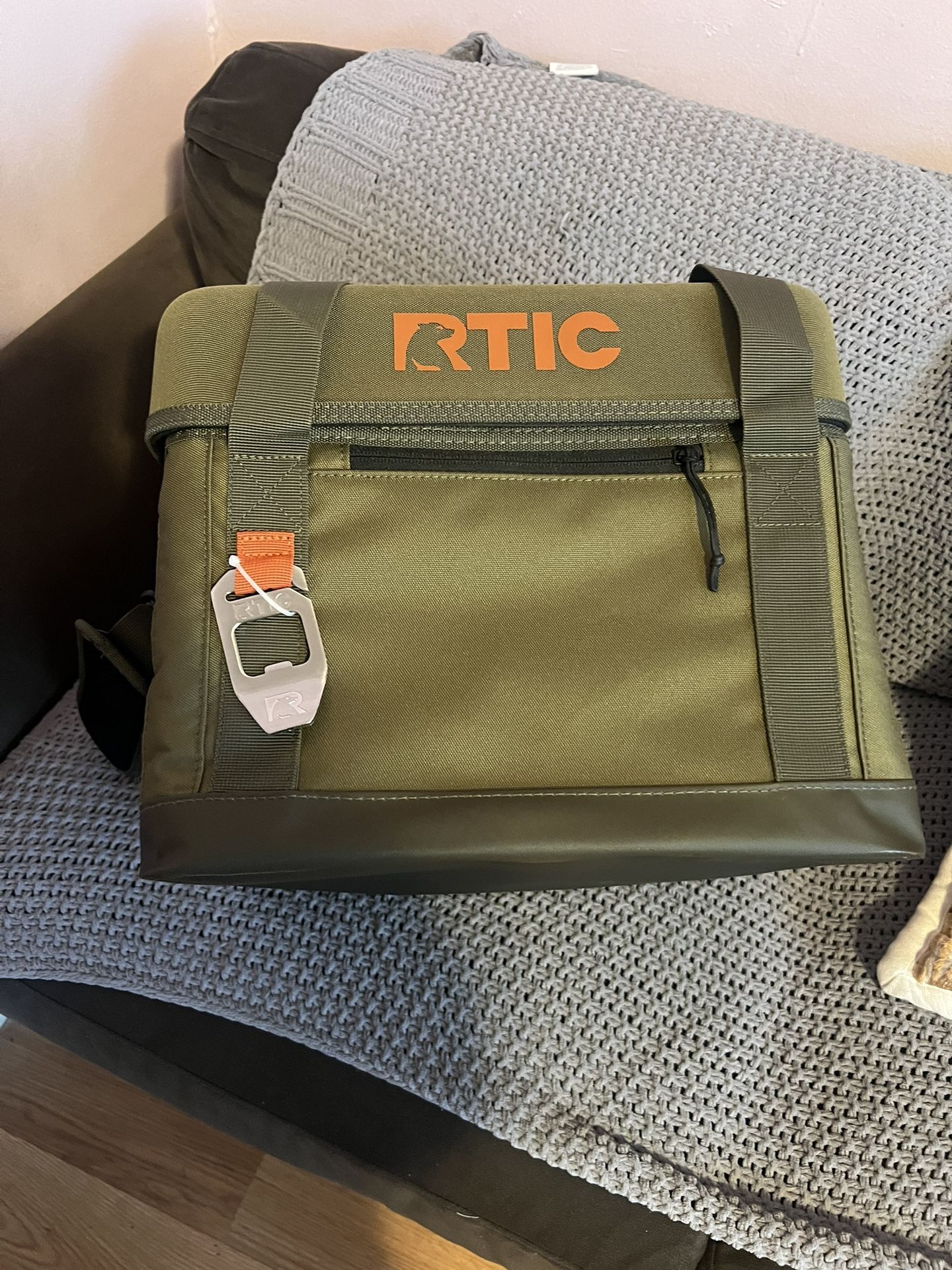 RTIC 28 can Everyday Cooler New With Tags