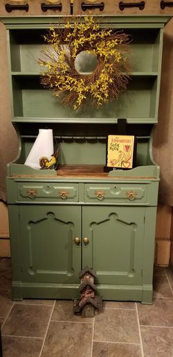 Refurbished Antique Hutch With Knapp Joint Drawers