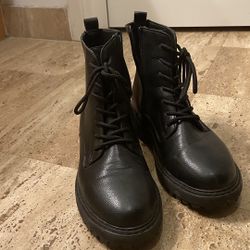 Black boots - pre-loved