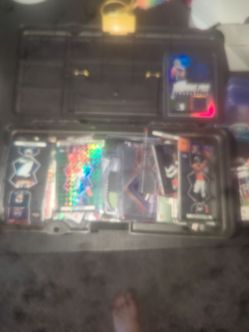 Whole bunch of football cards.