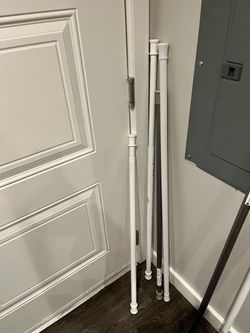 Adjustable curtain rods