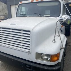 1990 International Flatbed With Forklift 18’