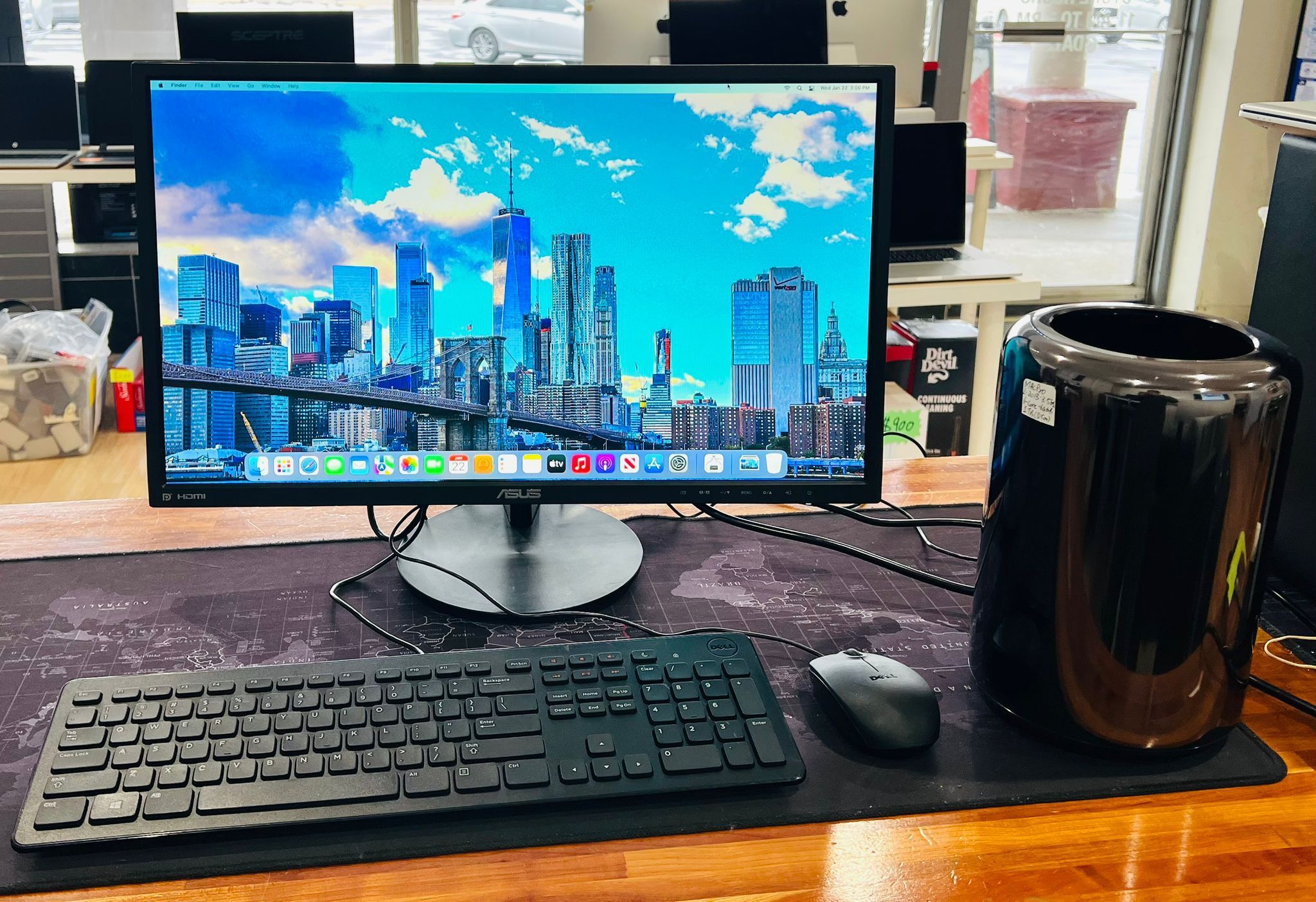 Apple Mac Pro (trashcan) Late 2013 3.5Ghz 6 CORE Xeon E5 64GB 1TB 