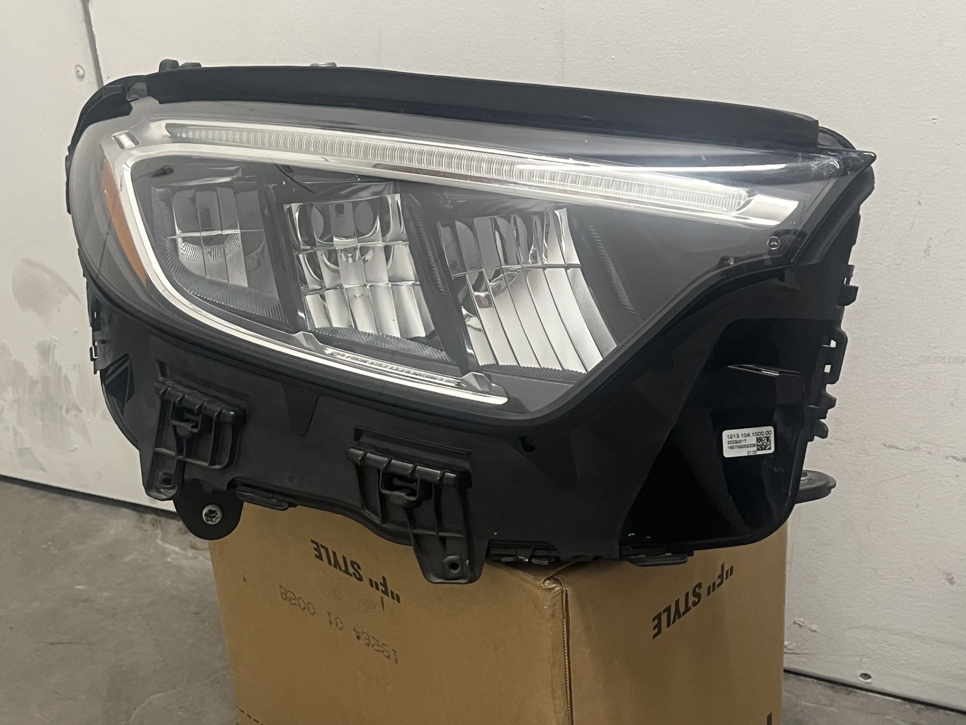 2023-2025 X254 GLC300 MERCEDES BENZ RIGHT PASSENGER SIDE HEADLIGHT REFLECTOR FULL LED OEM IN EXCELLENT CONDITION