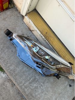 17-19 Toyota Corolla headlight