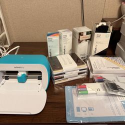 Cricut joy Guc with accessories