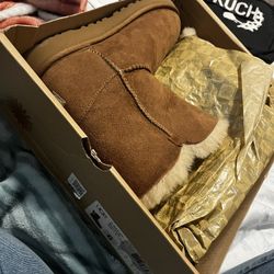 Ugg’s  k Bailey Button 