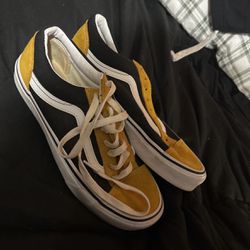 converse black and yellow 