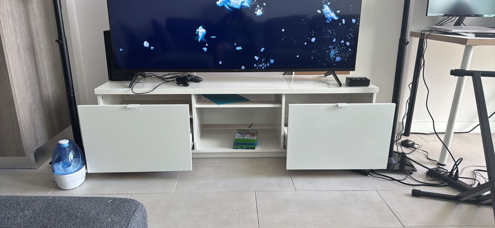 IKEA BYÅS TV Unit – High Gloss White – Great Condition