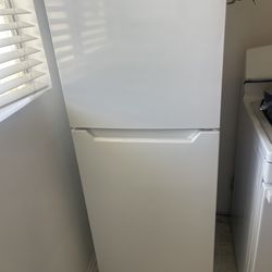 Insignia 10 cu ft refrigerator