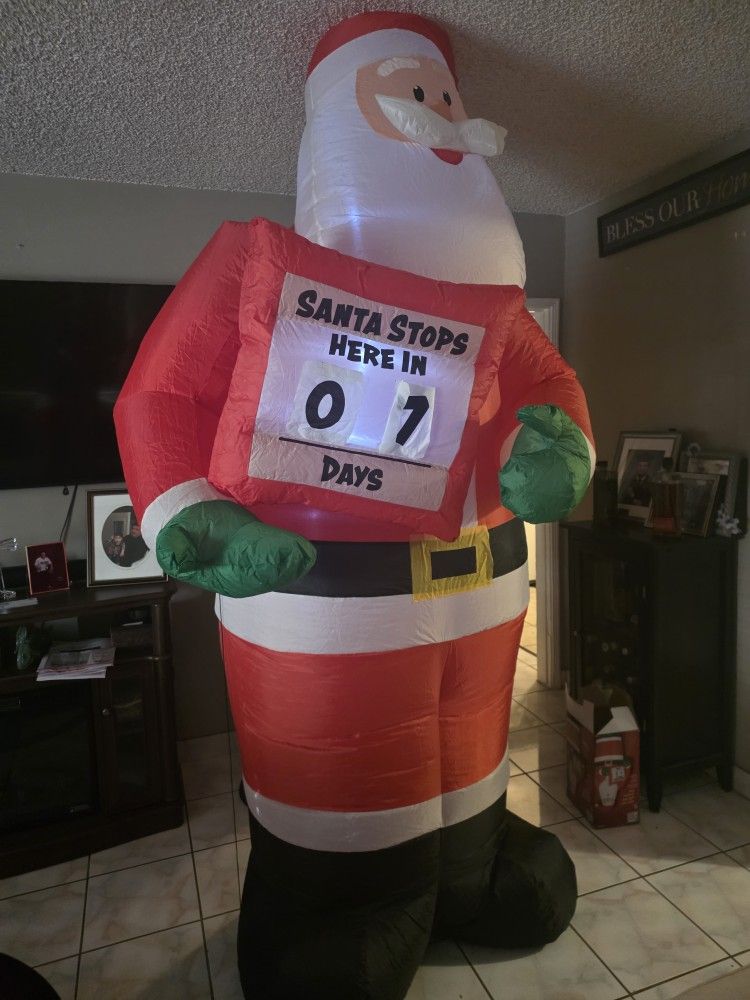 9 Ft Santa Claus