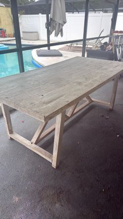 Free patio table! Has broken leg
