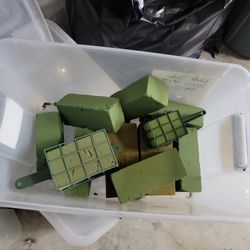 Foam for wet flowers