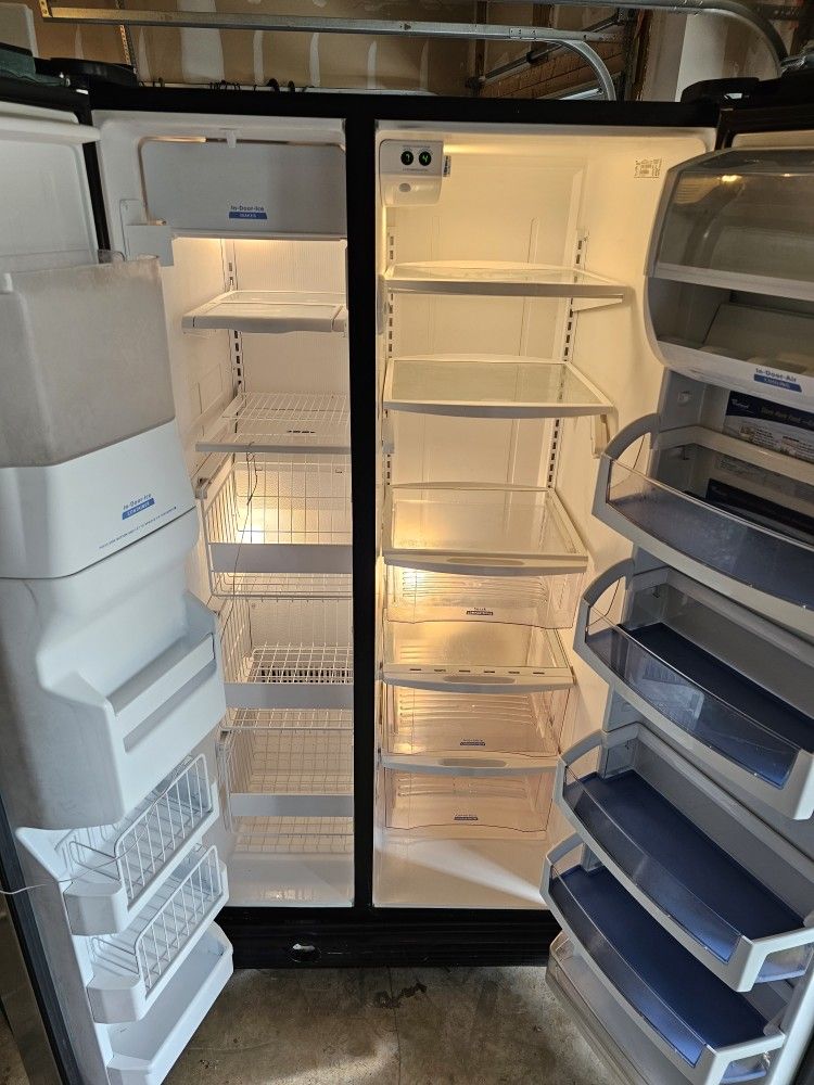 Whirlpool Gold SideBySide Refrigerator 25 Cubic Feet Stainless Steel for Sale in Charlotte, NC
