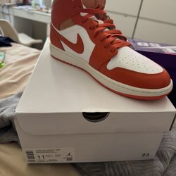 Jordan 1 Mid