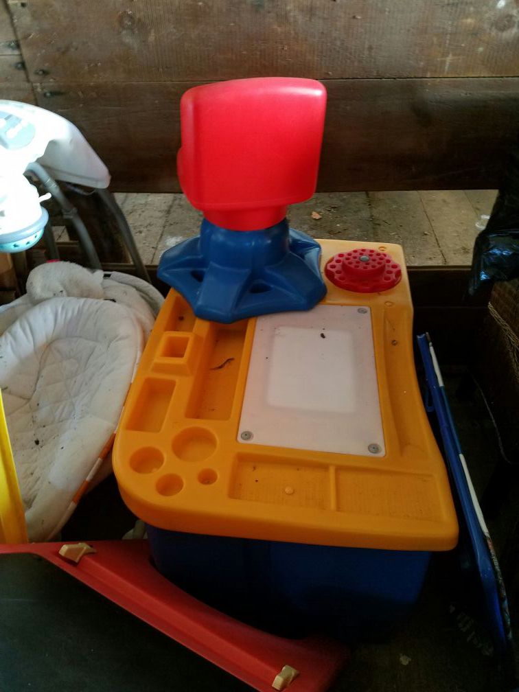 Little tikes desk with chair