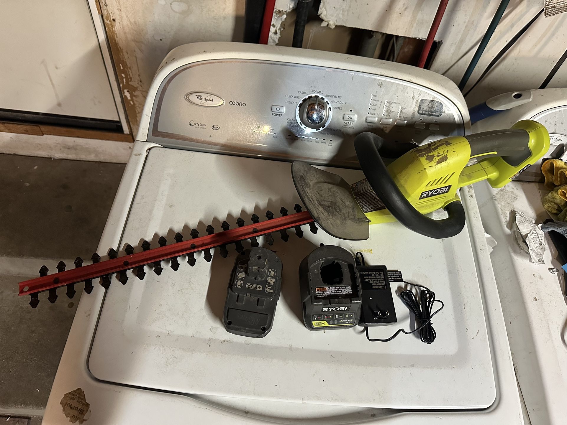 Ryobi Hedge Trimmer W/charger and Battery 