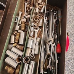 Tools  Wrenchs  Sockets With Toolbox 