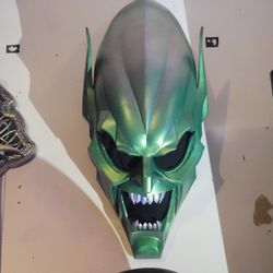 Green goblin helmet Rami film design