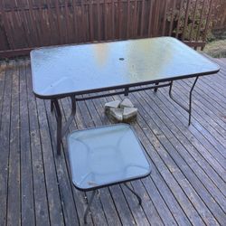 Outdoor Table And 6 Chairs