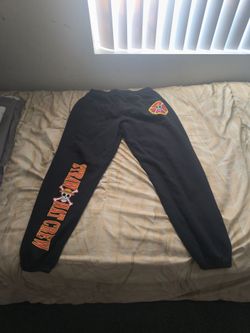 Look at Description One Piece Straw Hat Crew Sweatpants Medium