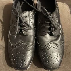 Boys Dress Shoes      Size 2M