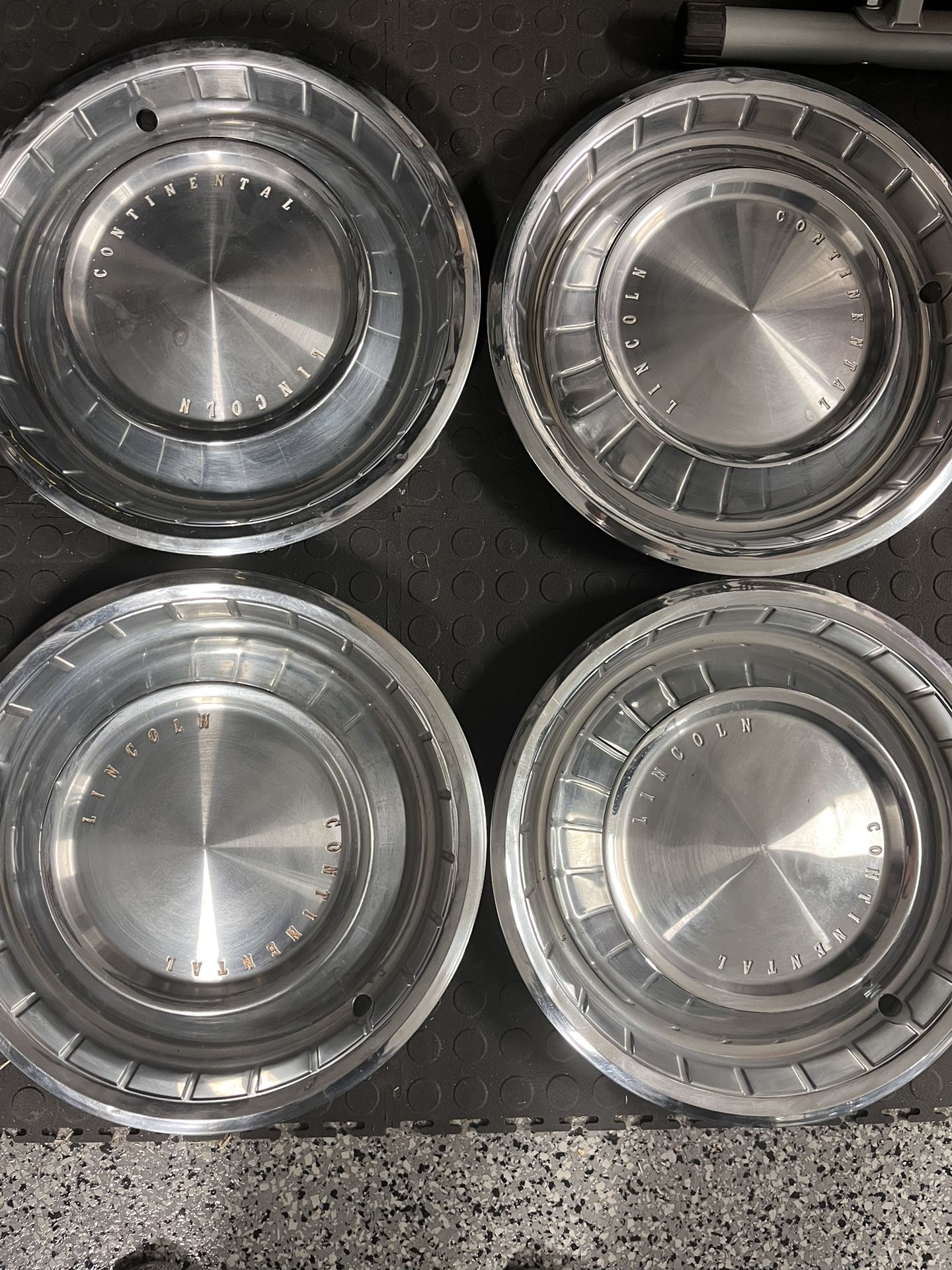 1962/63 Lincoln Continental Hubcaps