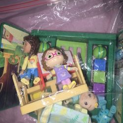 Cocomelon Bus And Figures