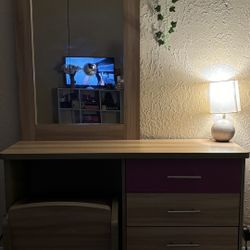 wooden/pink hairdresser 