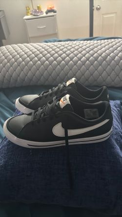 Nike Court Legacy - Boys Size 7Y (Black/White)
