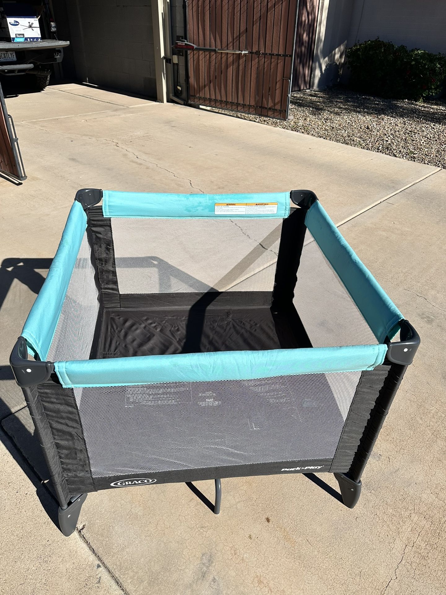 Graco Pack n Play Totbloc With Mattress And Sheet Set