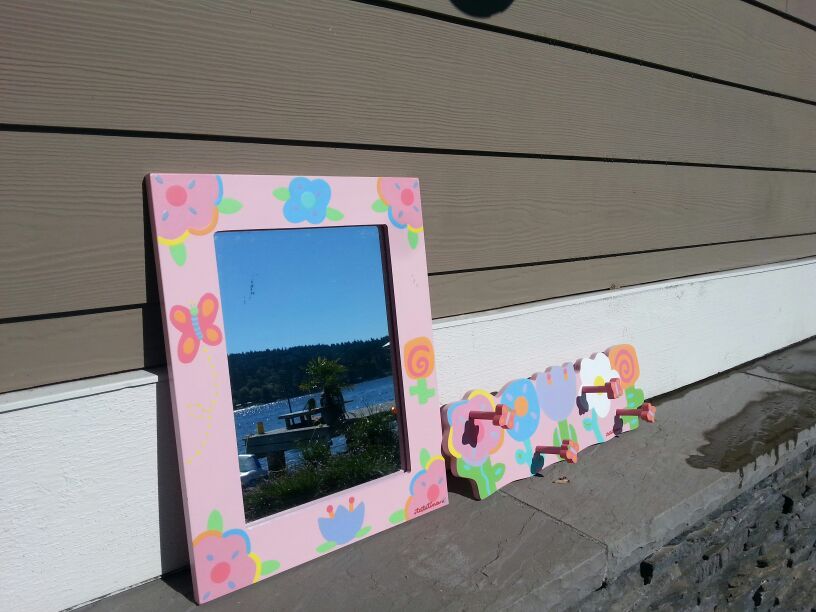 Tatutina Mirror and Matching Wall Hook