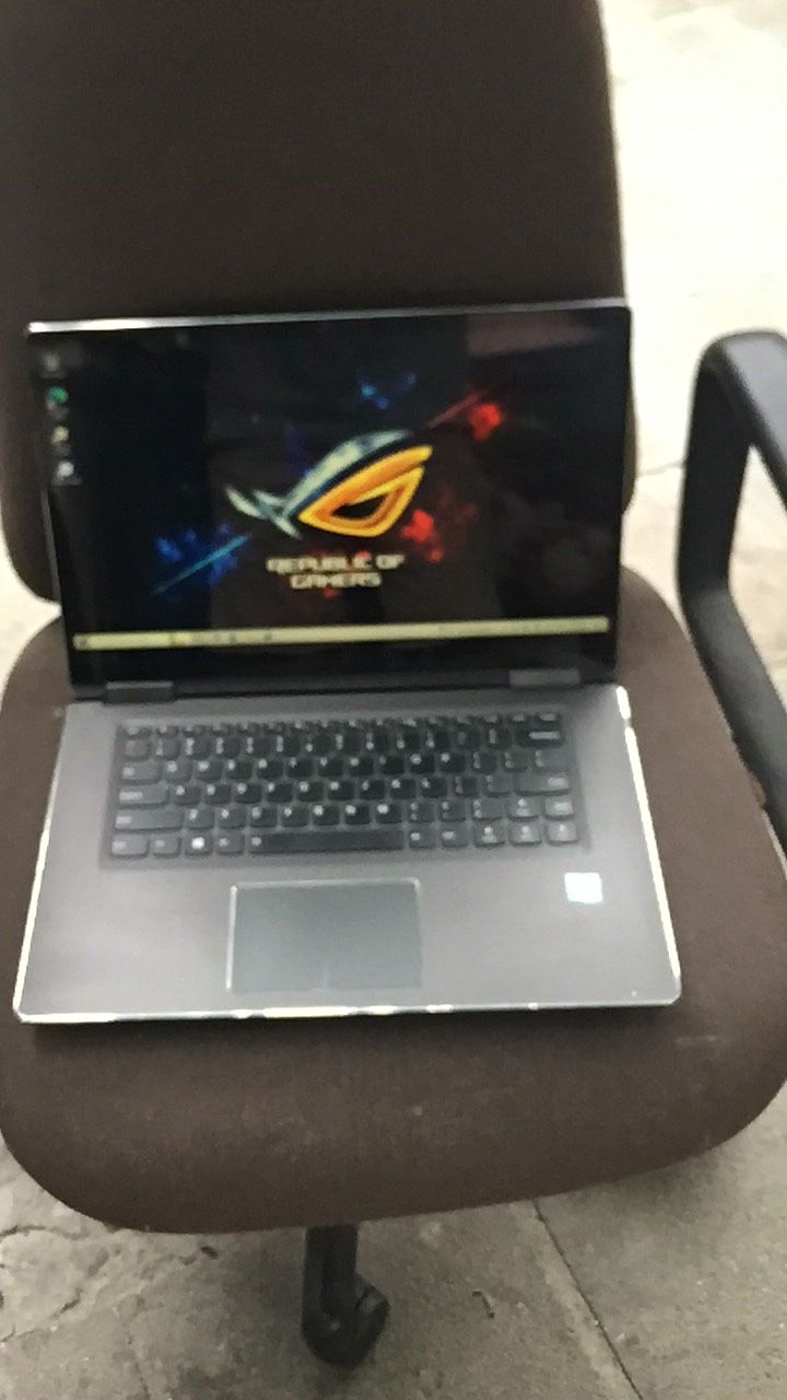 15.6” Lenovo Yoga 2-1 Touchscreen i5 Processor 128gb SSD 8gb Ram Come With Charger Good Condition window 10