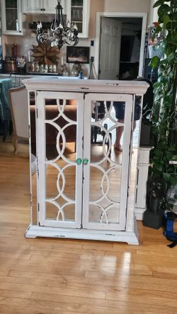 Mirrored Cabinet