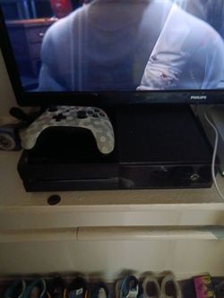 For sale 2 Xboxs,and 2 pairs of shoes,offer me willing to trade for  pc