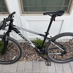 Giant ATX Mountain Bike Medium 27.5”