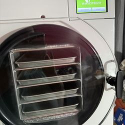 Medium 4 Tray Harvest Right Freeze Dryer