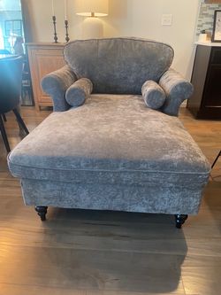 Brand New Chaise Lounge !!