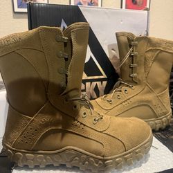 NEW IN BOX - Rocky S2V Steel Toe Boots - Size 9 WIDE ($115 OFF!)