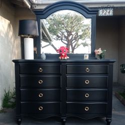 Large 8 Drawer Solid Wood Dresser With Mirror - Black With Gold 