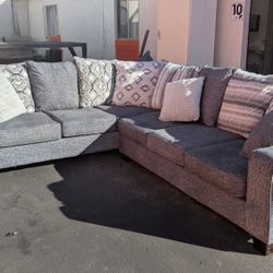Couch Set Located In Mesa $500