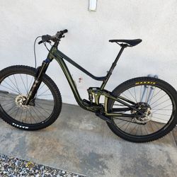 Giant Trance Mountain Bike  Medium Frame 
