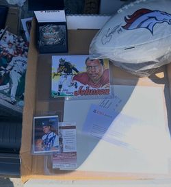 Sports cards and collectibles 2 of 3