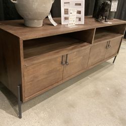 Mercana Glenn Modern/Contemporary Brown Tv Cabinet (Accommodates TVs up to 70-in)