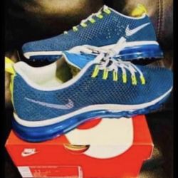 Very nices shoes Nike air max motion man new never used size 11