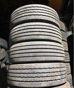 245/70/19.5 Goodyear Set de Tires.con 80% de vida las 4